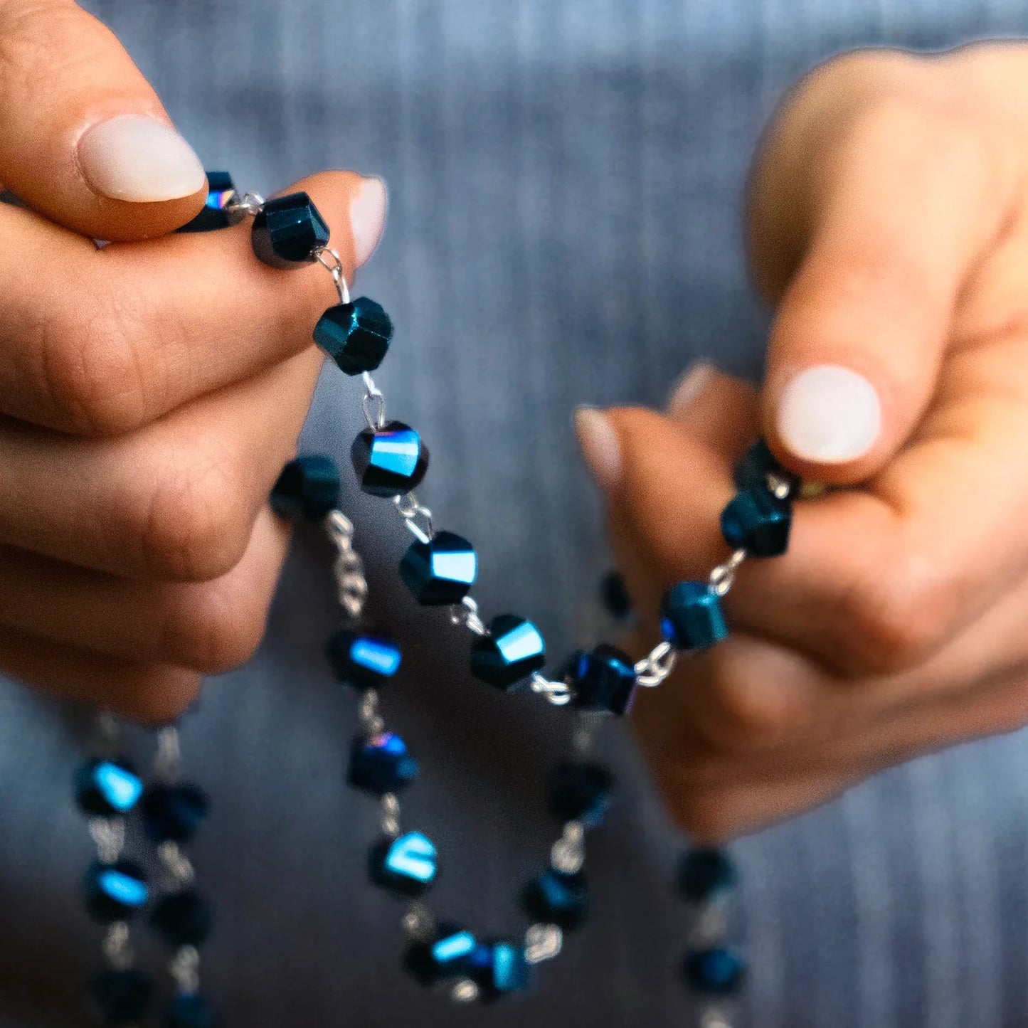 INTENSE BLUE CRYSTAL CHAPELET - METAL