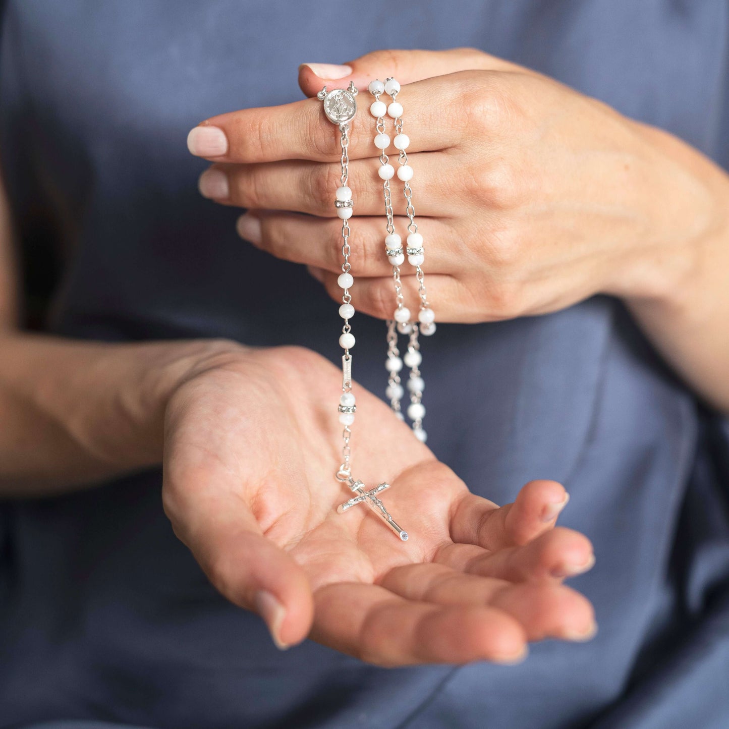 MOTHER OF PERLE ET SWAROVSKI CHAPELET - ARGENT